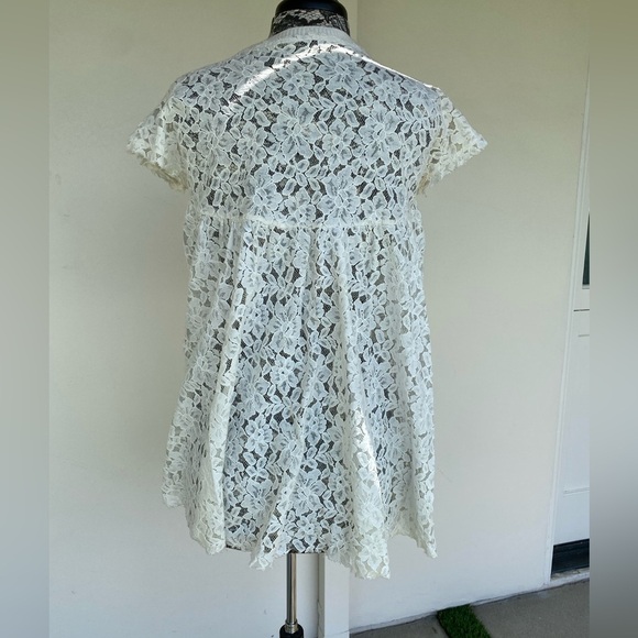 Kimchi Blue cream lace short sleeve top. Size M - Picture 2 of 4